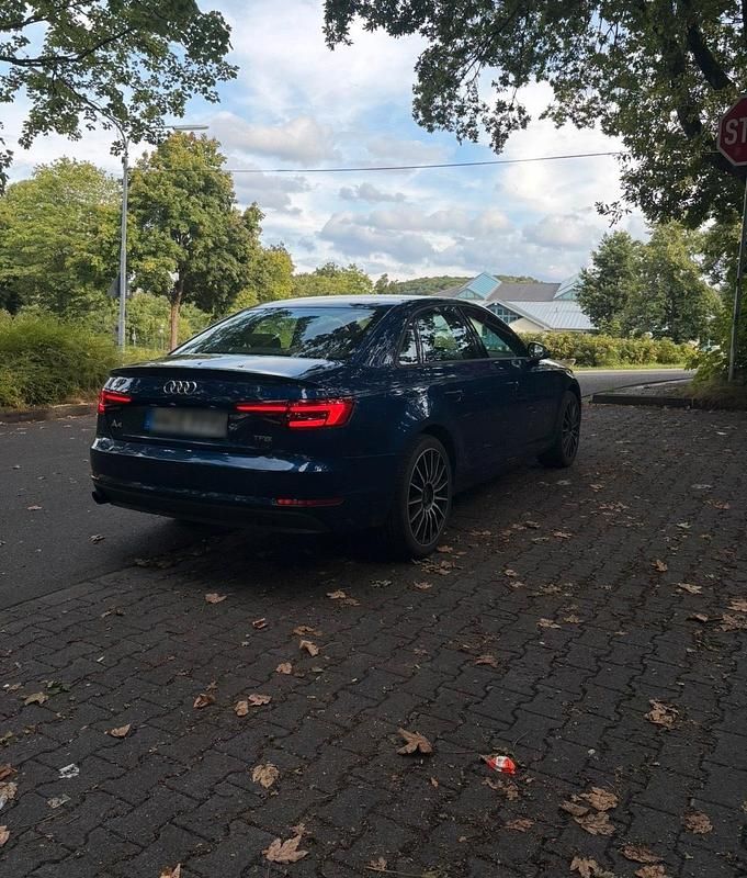 Gebraucht Audi A4 150 PS (110 kW) 2017 Blau Limousine