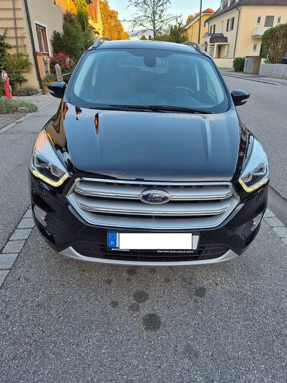 Schwarz Gebraucht 2017 Ford Kuga Cool & Connect SUV | 14.500 € (Teuer) - Bild 1/4