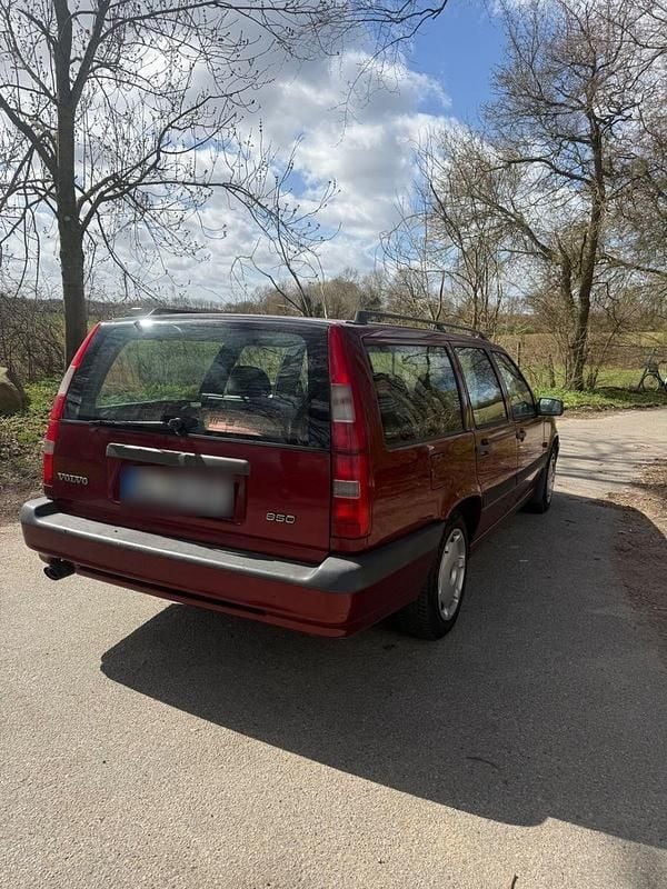 Second-hand Volvo 850 144 CP (105 kW) 1994 Roșu Berlinǎ