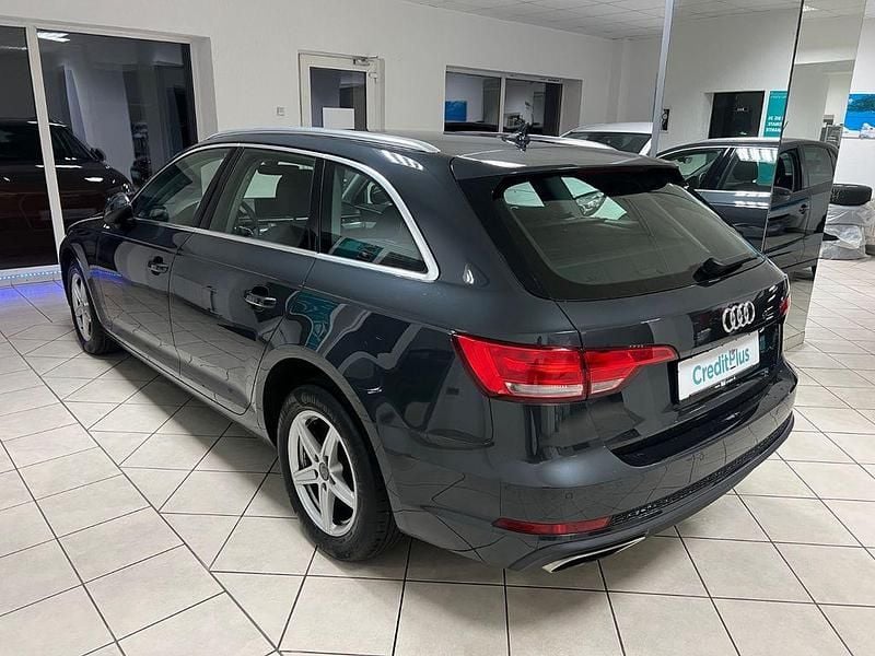 Gebraucht Audi A4 Basis 122 PS (89 kW) 2019 Grau Kombi