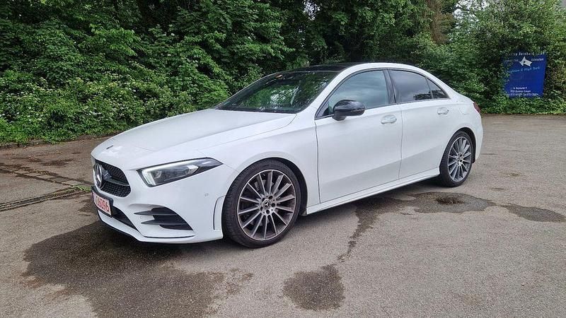 Weiß Gebraucht 2020 Mercedes A250 AMG Limousine | 26.900 € (Fairer Preis) - Bild 1/4
