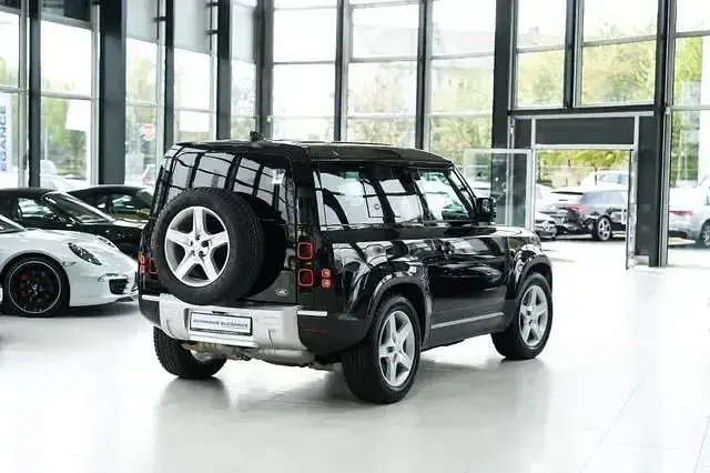 Gebraucht Land Rover Defender SE 200 PS (147 kW) 2022 Santorini black SUV