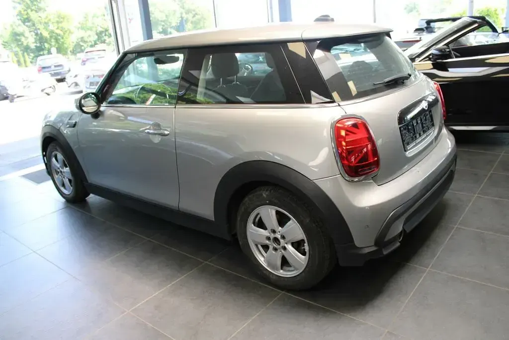 Gebraucht Mini Cooper Essential 136 PS (100 kW) 2023 Silber Kleinwagen