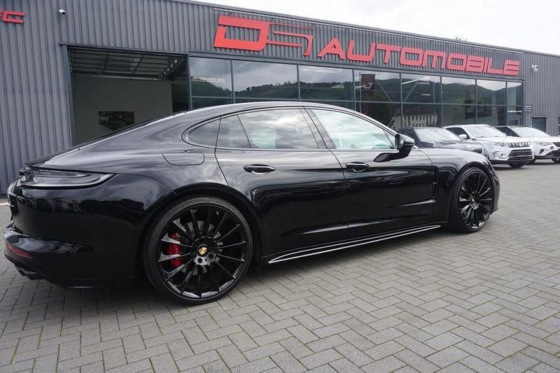 Tiefschwarz Gebraucht 2021 Porsche Panamera Limousine | 99.999 € (Teuer) - Bild 1/4