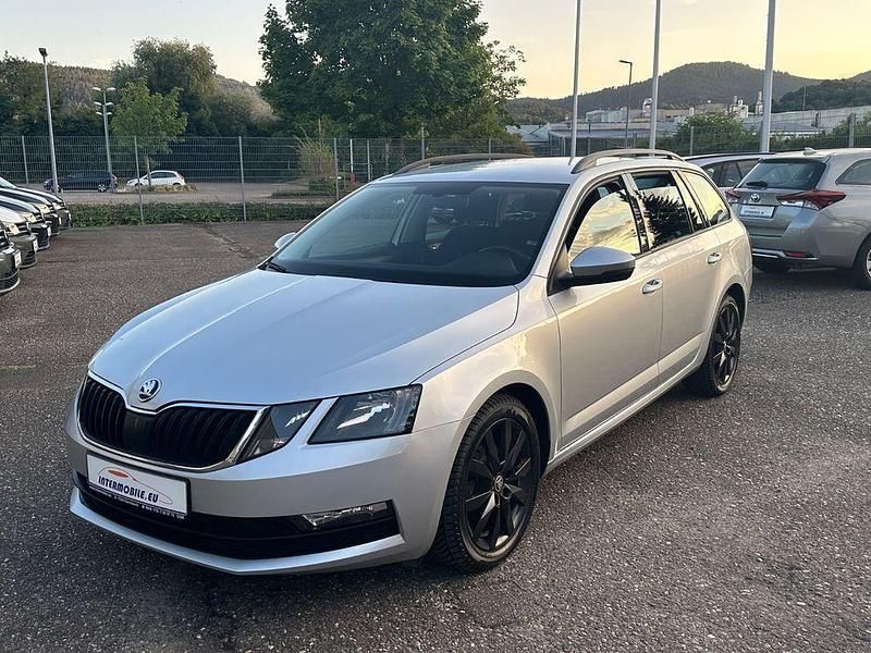 Brilliantsilber metallic Gebraucht 2019 Skoda Octavia Kombi | 11.900 € (Guter Preis) - Bild 1/4
