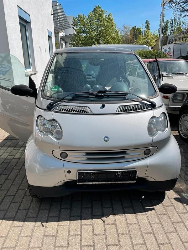 Grau Gebraucht 2003 Smart ForTwo Coupé Coupé | 1.300 € (Guter Preis) - Bild 1/4