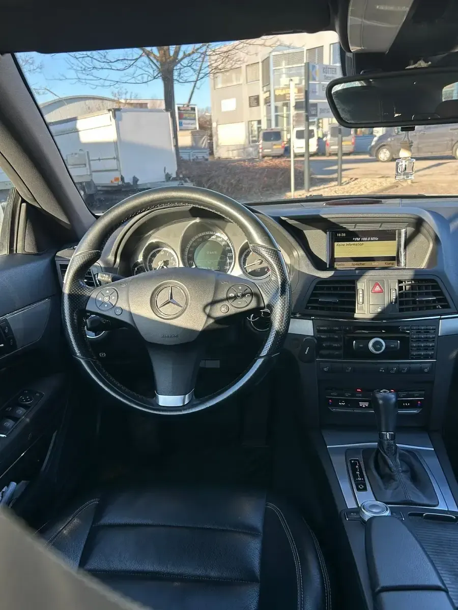 Gebraucht Mercedes E200 184 PS (135 kW) 2011 Weiß Cabrio