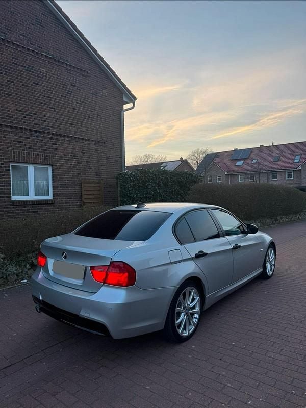 Silber Gebraucht 2009 BMW 320 M Sport Limousine | 6.299 € (Guter Preis) - Bild 1/4