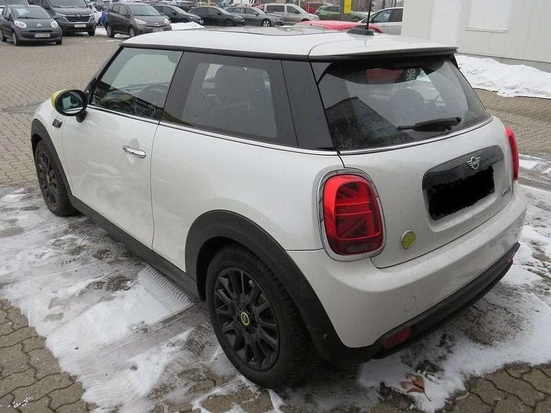 Gebraucht Mini Cooper SE 135 kW (184 PS) 2023 Nanuq white Kleinwagen