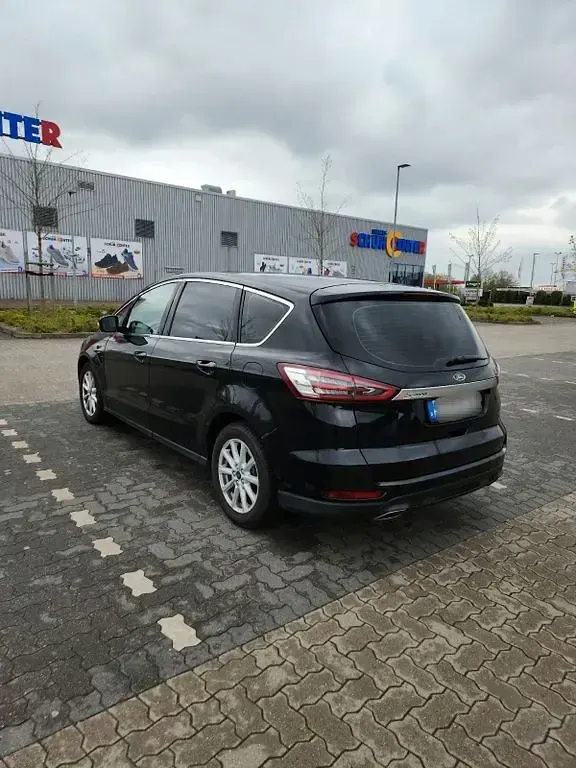 Używany Ford S-MAX Titanium 179 KM (131 kW) 2016 Czarny Minivan