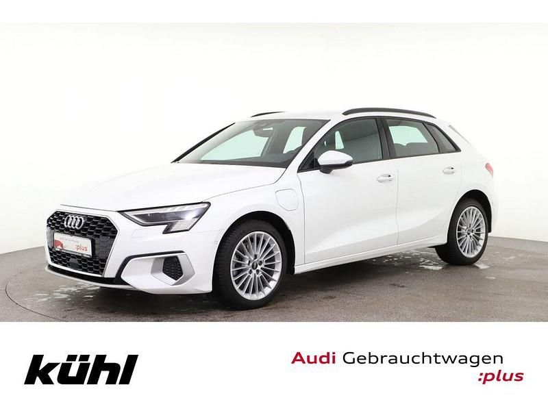 Ibisweiß Gebraucht 2021 Audi A3 Sportback e-tron Ambiente Limousine | 23.980 € (Fairer Preis) - Bild 1/4