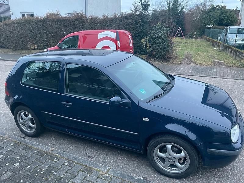 Gebraucht VW Golf IV 105 PS (77 kW) 2001 Blau Kleinwagen