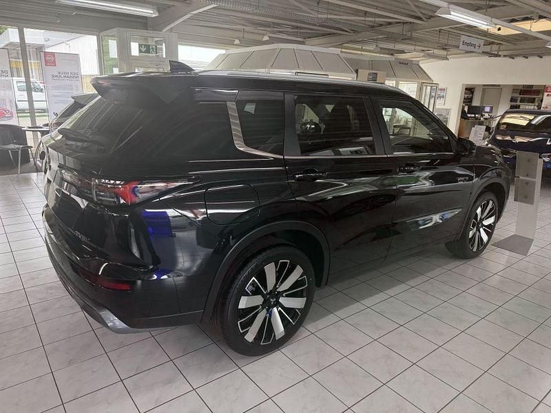 Neu Mitsubishi Outlander P-HEV Edition 306 PS (225 kW) 2025 Schwarz SUV