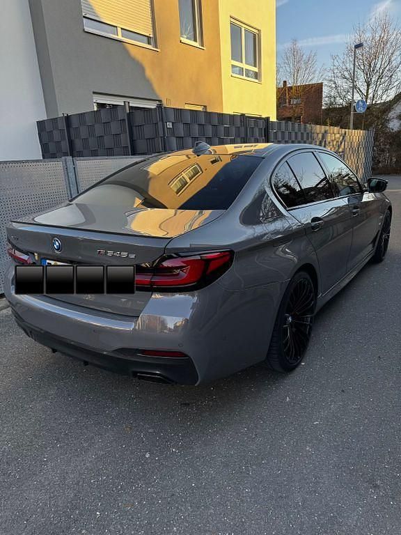 Gebraucht BMW 545e Performance 394 PS (289 kW) 2022 Grau Limousine