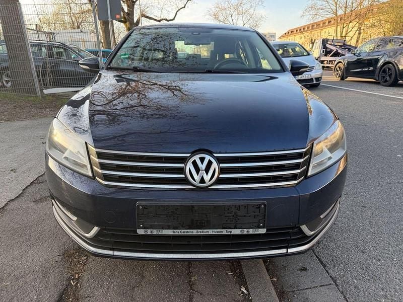 Gebraucht VW Passat 105 PS (77 kW) 2012 Blau Limousine