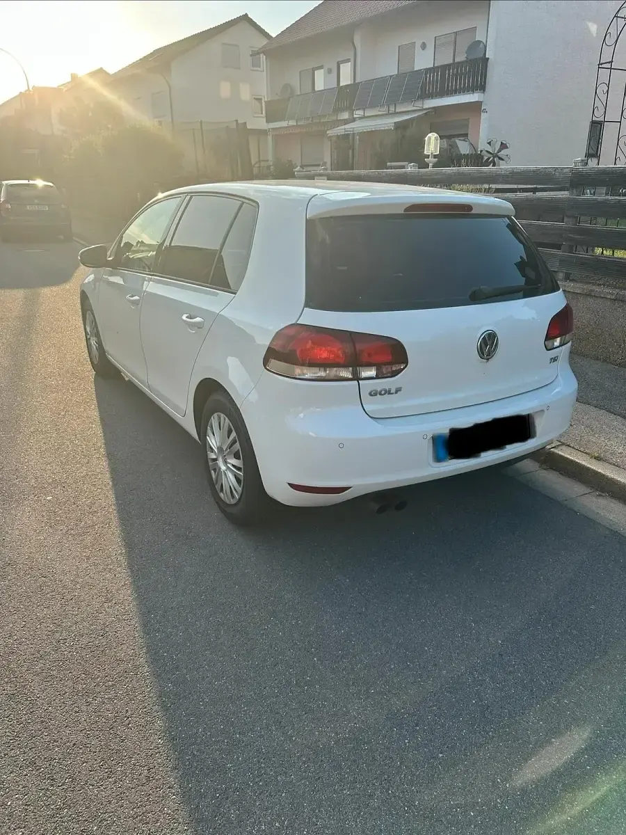 Gebraucht VW Golf VI Comfortline 122 PS (89 kW) 2011 Weiß Limousine