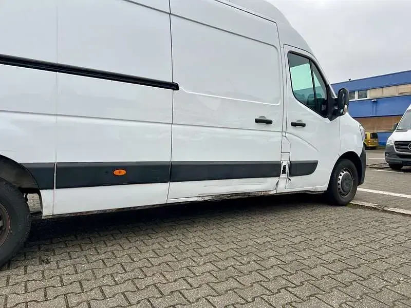 Używany Renault Master 150 KM (110 kW) 2022 Biały Minivan