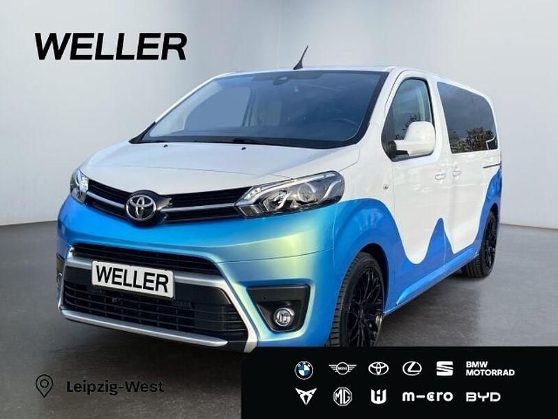 Weiss Gebraucht 2023 Toyota Proace Verso Executive Kombi | 46.990 € (Teuer) - Bild 1/3