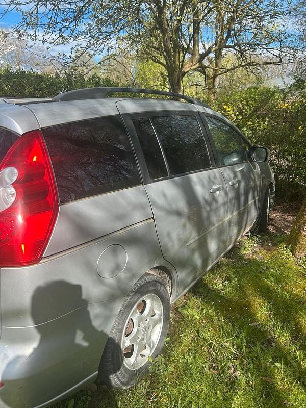 Usado Mazda 5 110 HP (80 kW) 2006 Prateado Monovolume