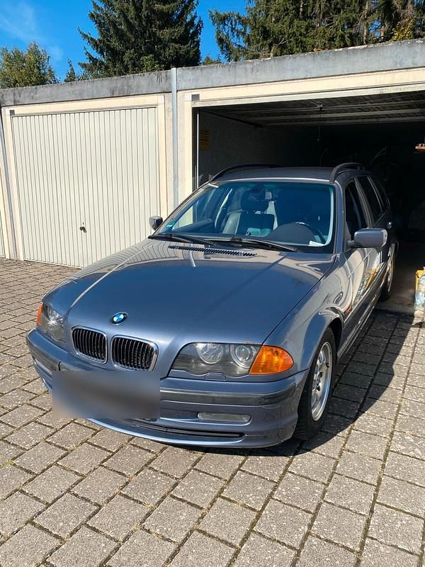 Blau Gebraucht 2001 BMW 320 Kombi | 2.000 € (Superpreis) - Bild 1/4