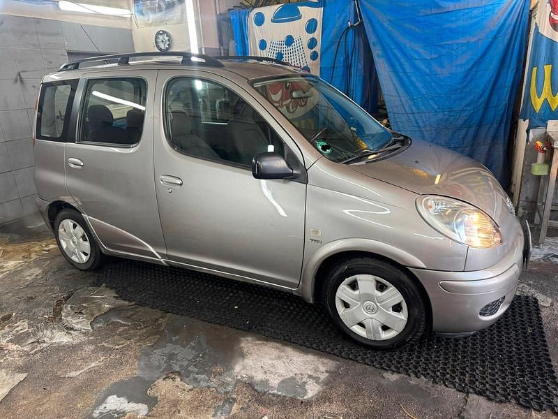 Gebraucht Toyota Yaris 86 PS (63 kW) 2003 Silber Kombi