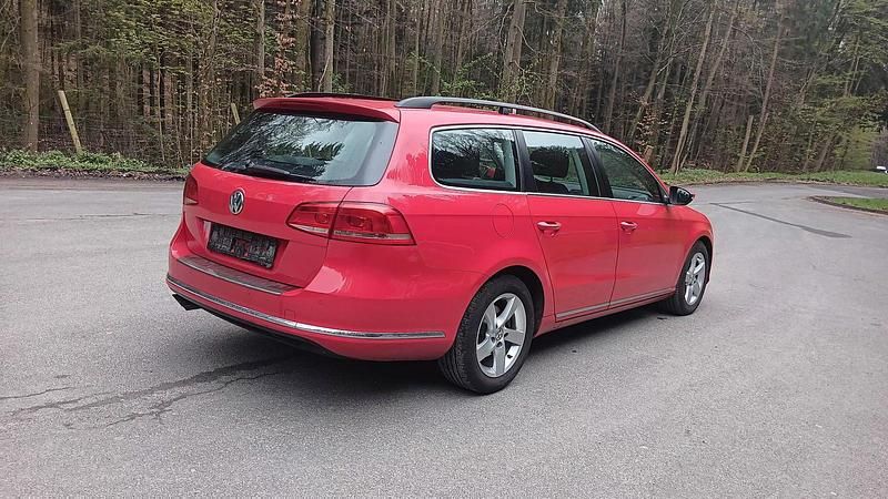 Gebraucht VW Passat Comfortline 160 PS (117 kW) 2011 Rot Kombi