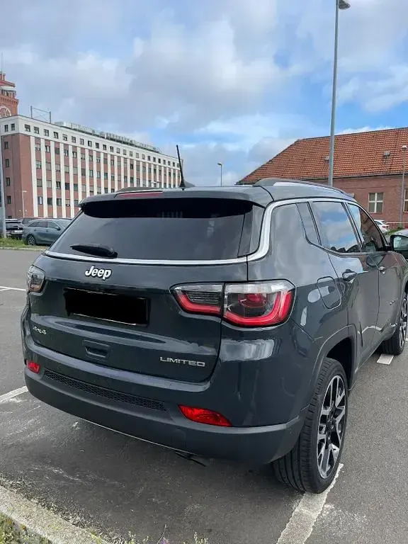 Gebraucht Jeep Compass Limited 170 PS (125 kW) 2018 Grau SUV