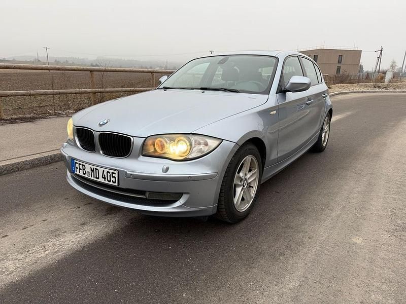 Blau Gebraucht 2010 BMW 120 Kleinwagen | 3.100 € (Guter Preis) - Bild 1/4