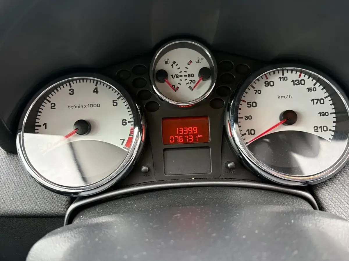 Gebraucht Peugeot 207 CC 120 PS (88 kW) 2010 Schwarz Cabrio