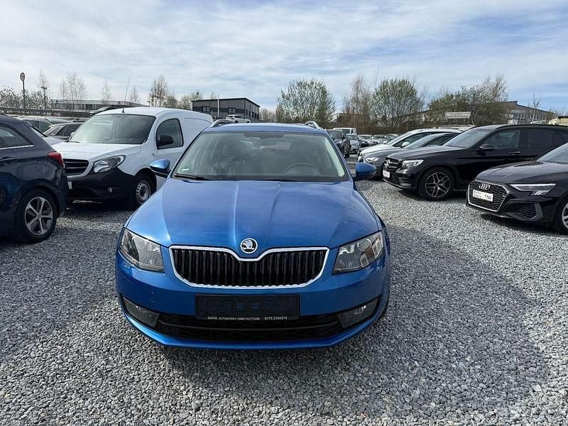 Usado Skoda Octavia Joy 179 HP (131 kW) 2017 Azul Carrinha