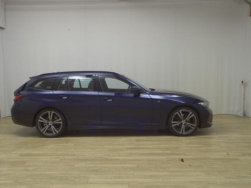 Blau Gebraucht 2022 BMW 320 M Sport Kombi | 24.980 € (Guter Preis) - Bild 1/4