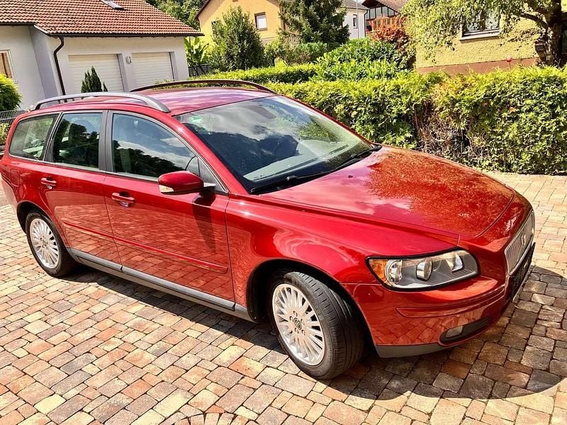 Rot Gebraucht 2006 Volvo V50 Kombi | 5.500 € (Teuer) - Bild 1/4