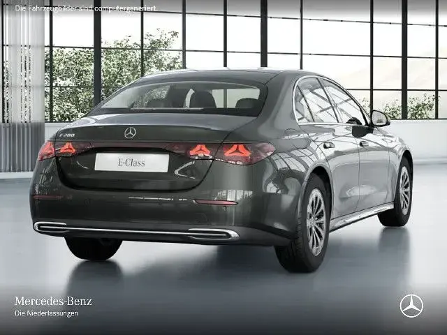 Usado Mercedes E200 Advanced Plus 204 CV (150 kW) 2025 Gris Berlina