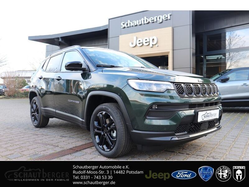 Gruen Gebraucht 2020 Jeep Compass North SUV | 36.990 € - Bild 1/4