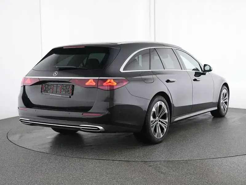 Gebraucht Mercedes E220 Avantgarde 197 PS (144 kW) 2025 Schwarz Limousine
