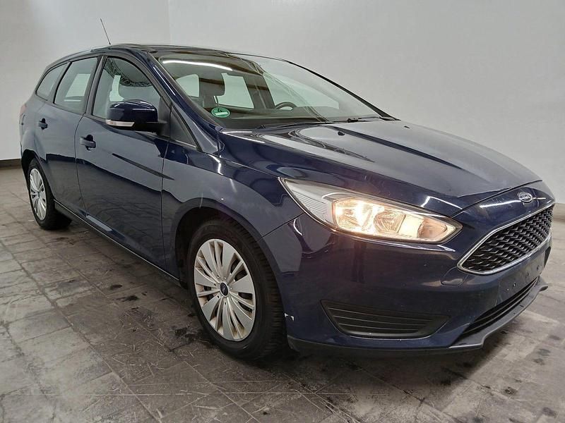 Gebraucht Ford Focus Trend 101 PS (74 kW) 2017 Blau Kombi