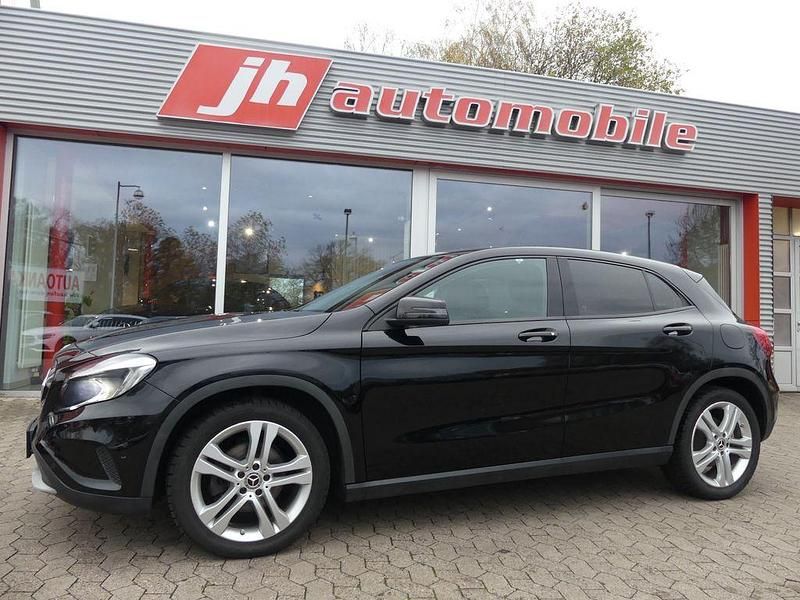 Schwarz Gebraucht 2015 Mercedes GLA200 SUV | 14.800 € (Guter Preis) - Bild 1/4