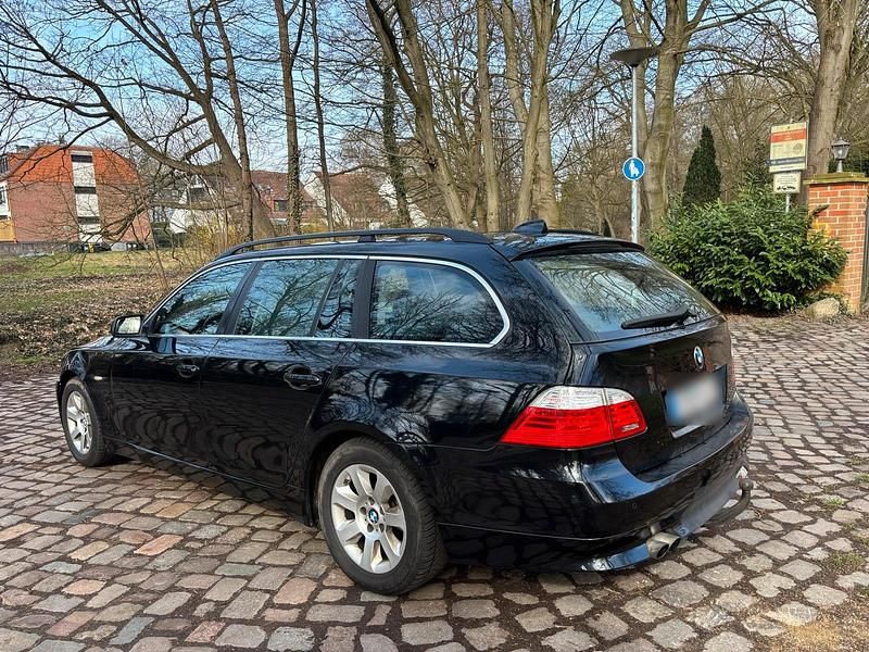 Gebraucht BMW 525 197 PS (144 kW) 2009 Schwarz Kombi