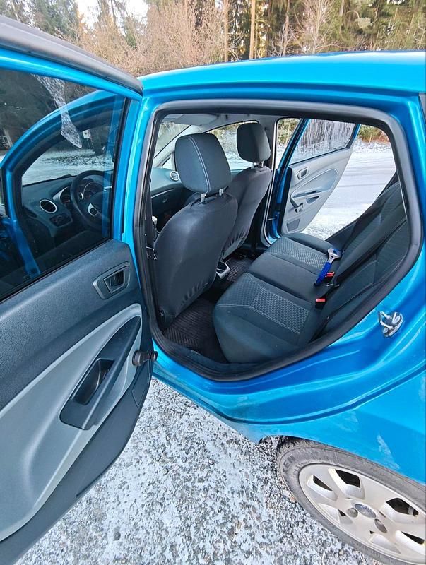 Gebraucht Ford Fiesta 97 PS (71 kW) 2009 Blau Kleinwagen
