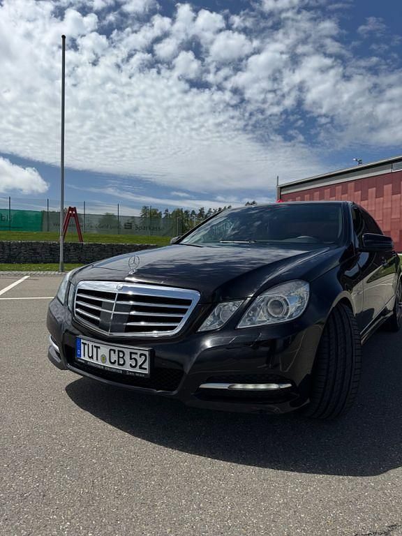 Gebraucht Mercedes E350 265 PS (194 kW) 2012 Schwarz Limousine
