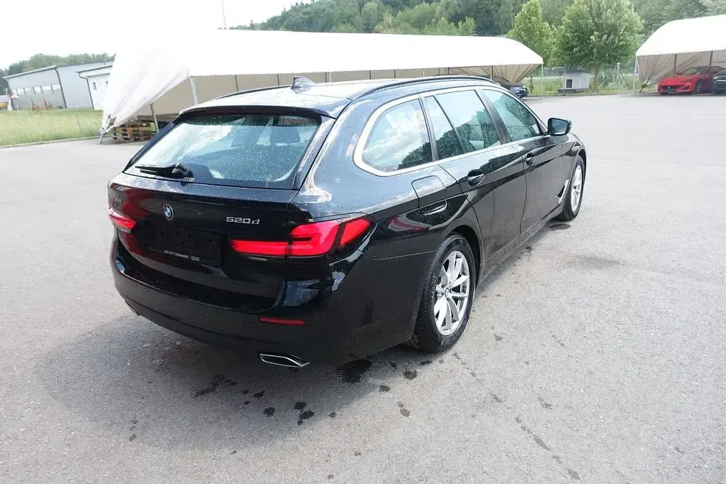 Second-hand BMW 520 190 CP (139 kW) 2022 Negru Berlinǎ