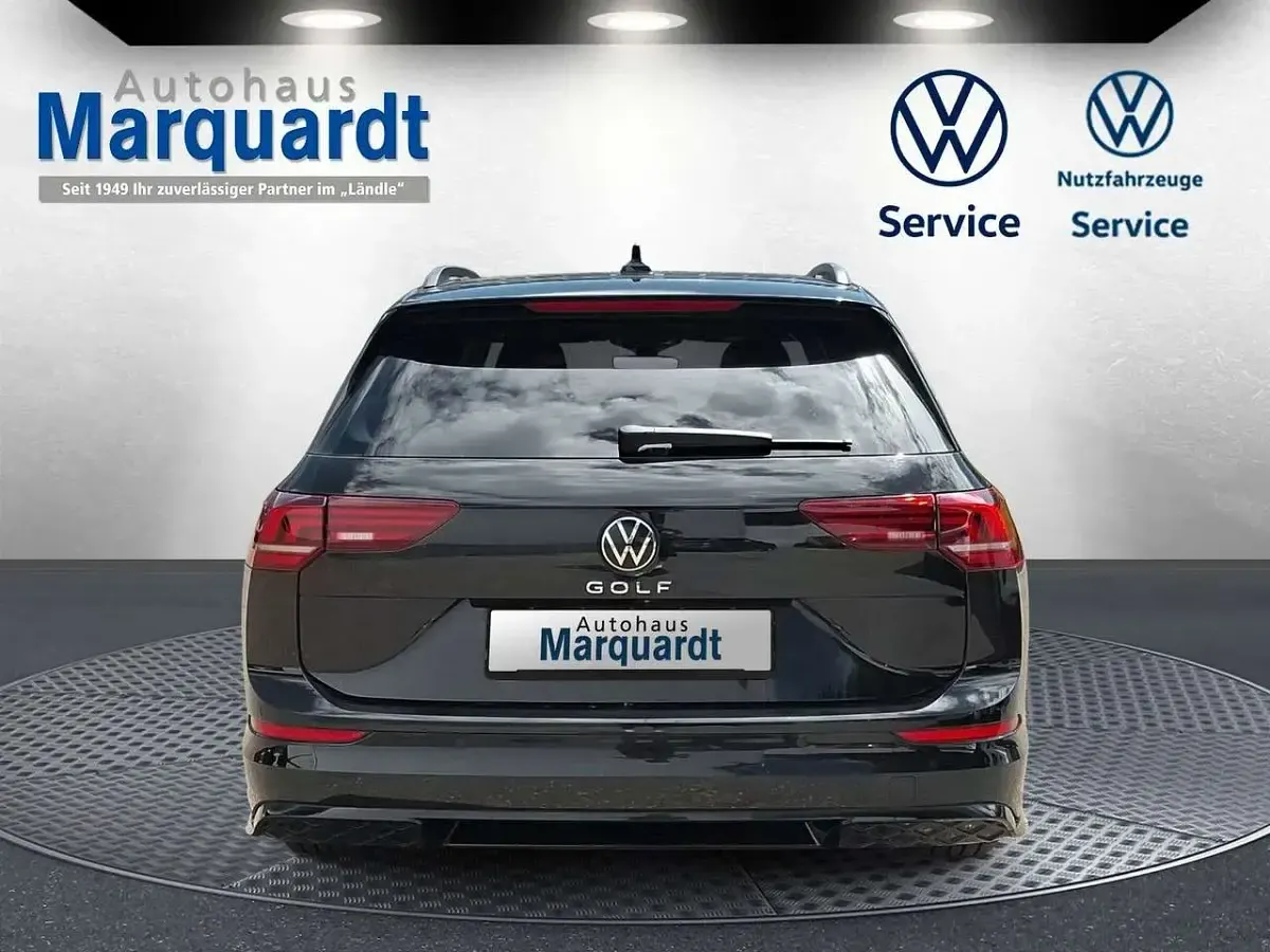 Gebraucht VW Golf VIII R-line 150 PS (110 kW) 2025 Schwarz Kombi