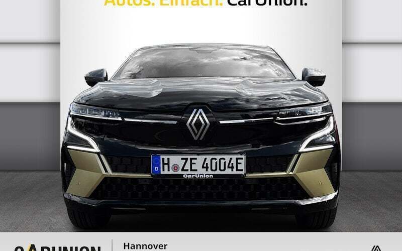 Gebraucht Renault Megane E-Tech Iconic 160 kW (218 PS) 2023 Black pearlschwarz metallic, dolomitgrau Limousine