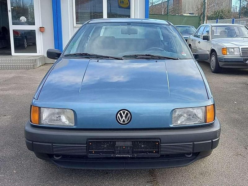 Grün Gebraucht 1990 VW Passat Limousine | 3.999 € - Bild 1/4
