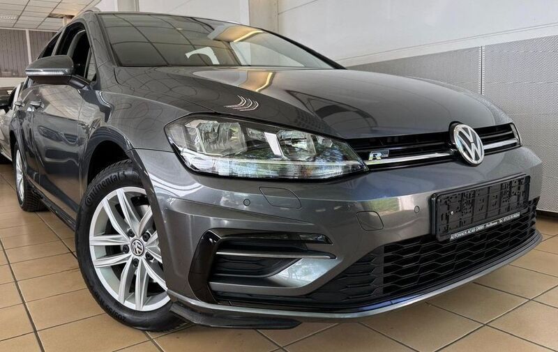 Grau Gebraucht 2020 VW Golf VII R-line Limousine | 19.990 € (Etwas zu teuer) - Bild 1/4