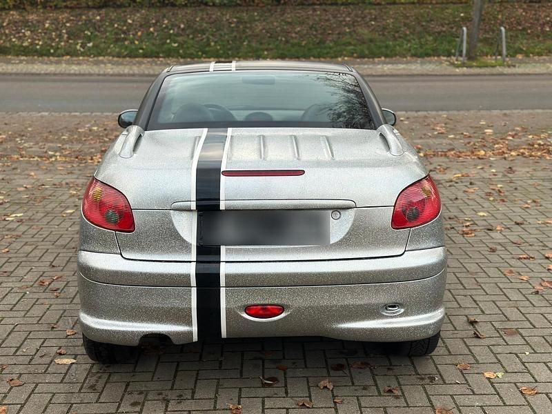 Gebraucht Peugeot 206 CC 101 PS (74 kW) 2004 Silber Cabrio