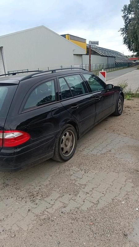Schwarz Gebraucht 2005 Mercedes E200 Kombi | 1.000 € (Superpreis) - Bild 1/3