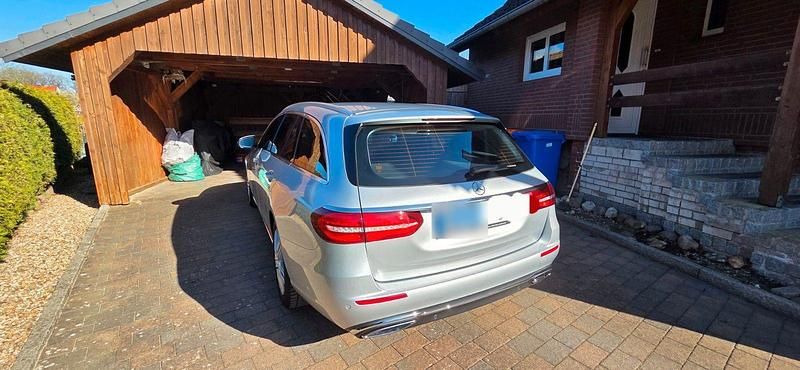 Gebraucht Mercedes E220 194 PS (142 kW) 2019 Silber Kombi
