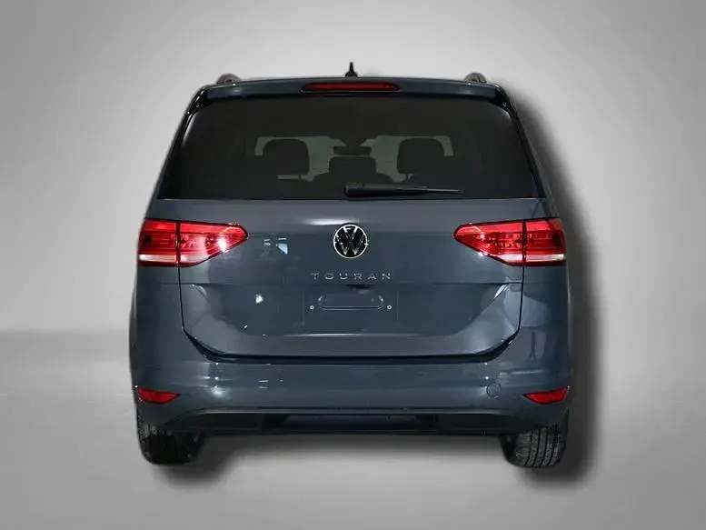 Neu VW Touran Life 150 PS (110 kW) 2026 Delfingrau metallic delfingrau metallic Van / Kleinbus