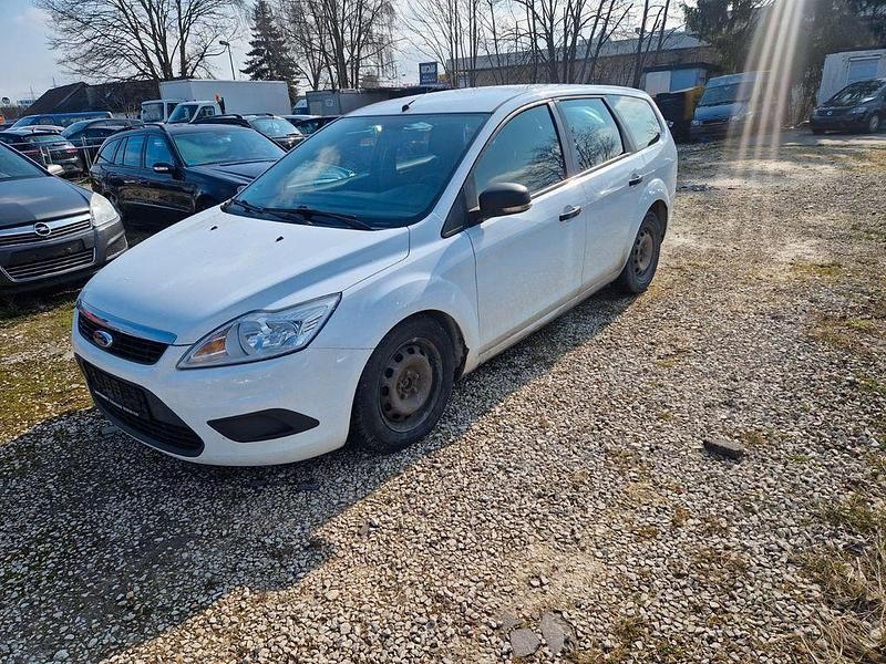 Gebraucht Ford Focus Ambiente 90 PS (66 kW) 2009 Weiß Limousine